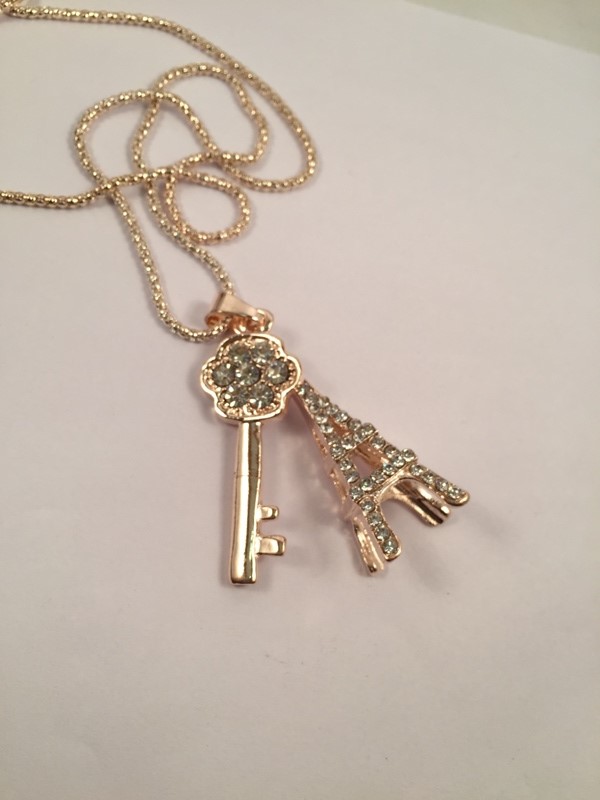 Galmorous and Stylish long chain with key and eiffel tower