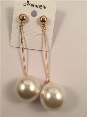 Beautiful long tassel with hanging pearl earrings