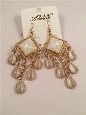 Very elegant and glamorous diamond shaped and hanging pearls shiney earrings
