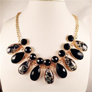 Elegant multi shaped stoned necklace