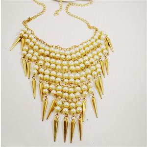 Costume jewelley pearls spikes necklace
